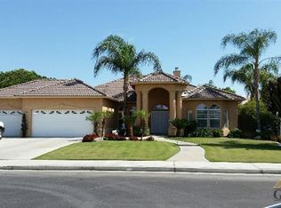 4403 Waterfall Canyon Dr, Bakersfield, CA 93313