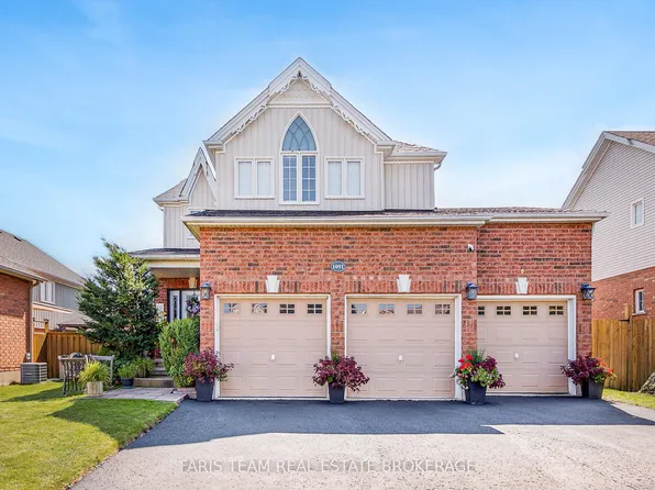 1091 Booth Ave, Innisfil, ON L9S 4W6