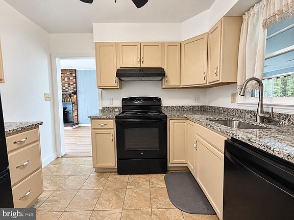 5th image of 601 W Furnace Branch Rd
