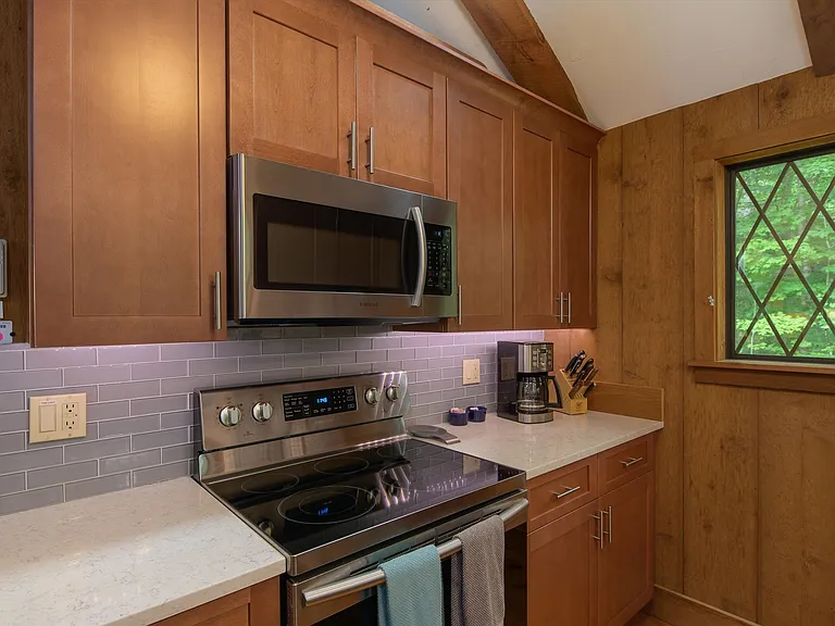 1138 River Rd — Photo 12