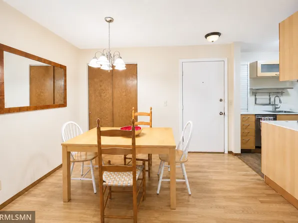 26 10th St W Unit 607, Saint Paul, MN 55102
