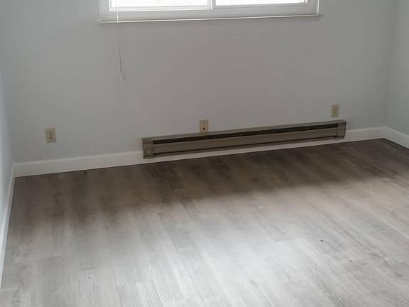 4th image of 129 Jackson Ave