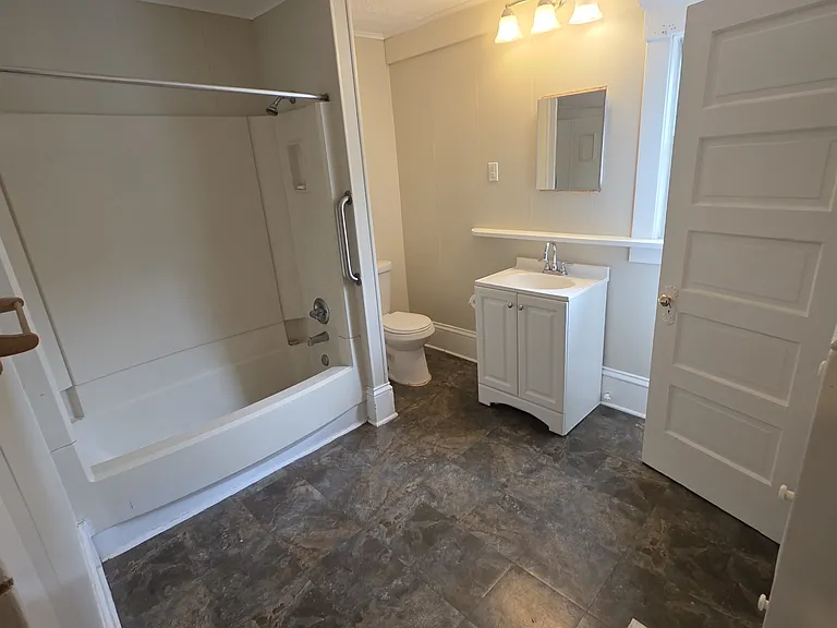 706 Greenfield Ave SW #2F — Photo 10