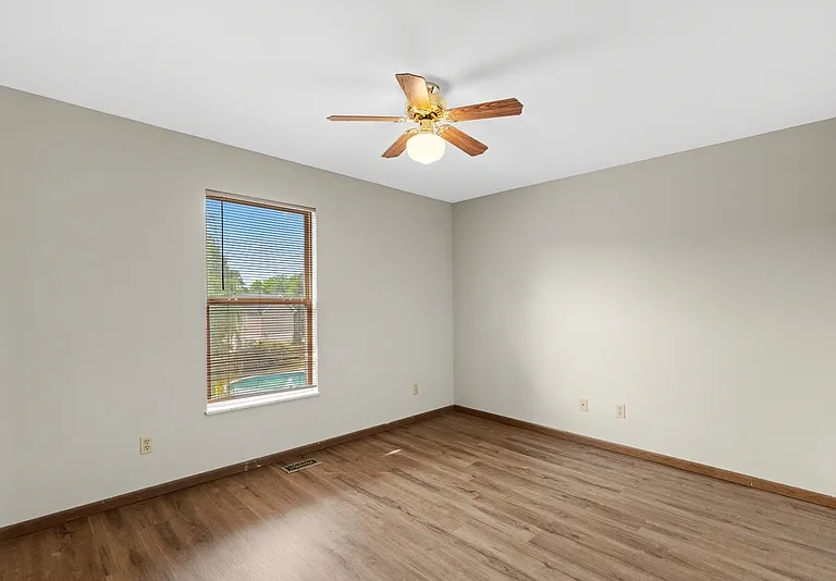 708 Tobermory Ct — Photo 10