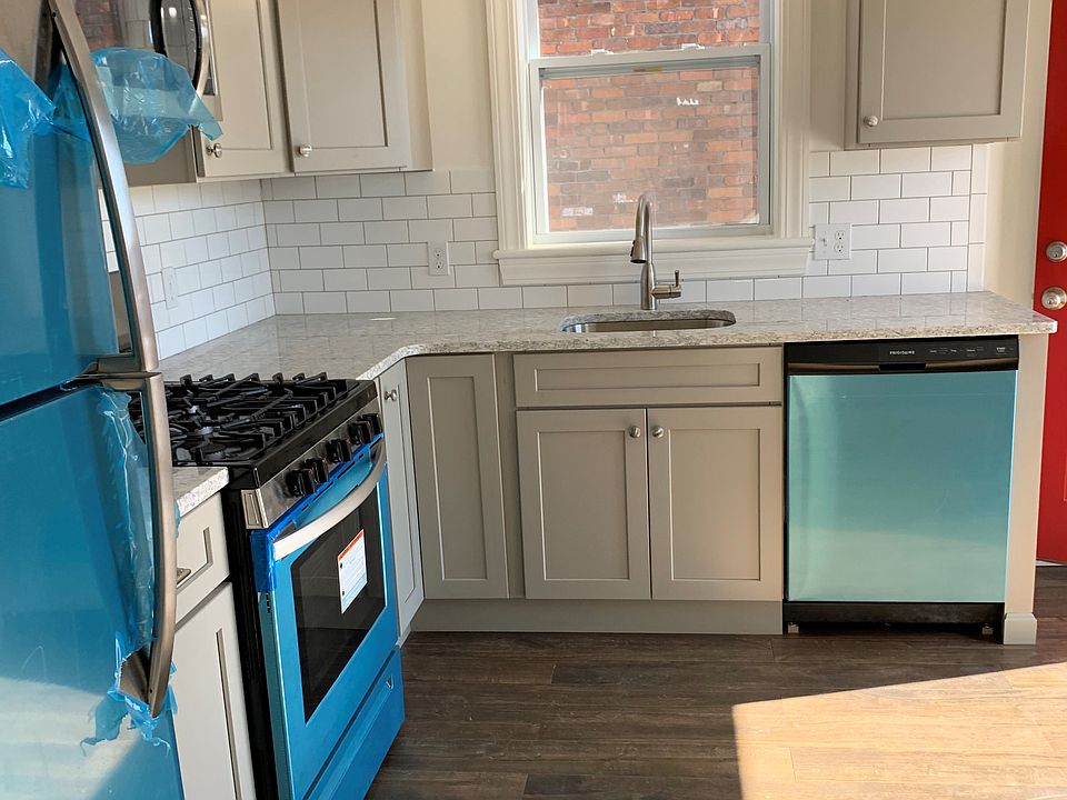 2nd image of 415 Warren Ave