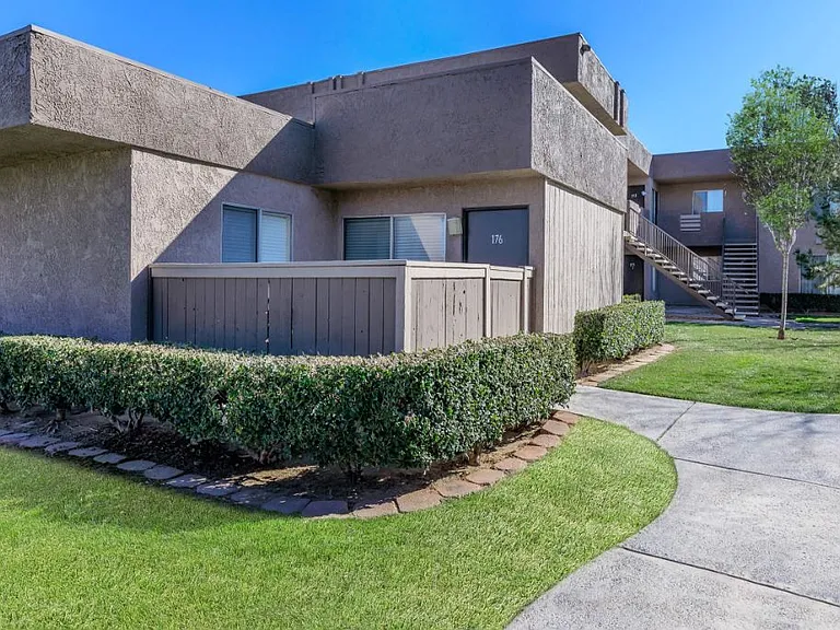 Sunset View Apartments — Photo 13