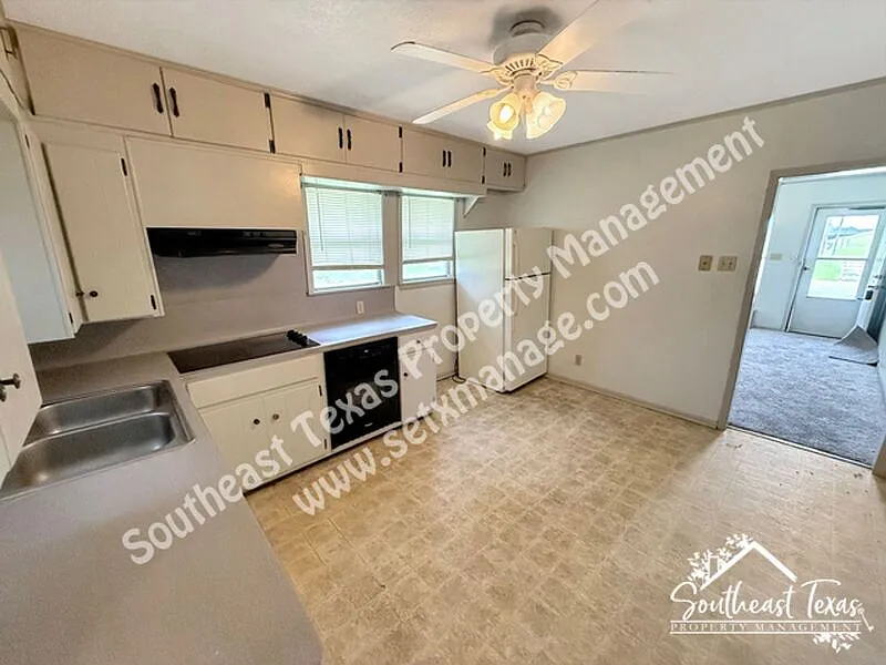 2 bed, 1.0 bath, 832 sqft, $1,200 — Photo 4