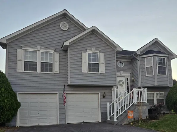 2471 Orion Dr, Chambersburg, PA 17202