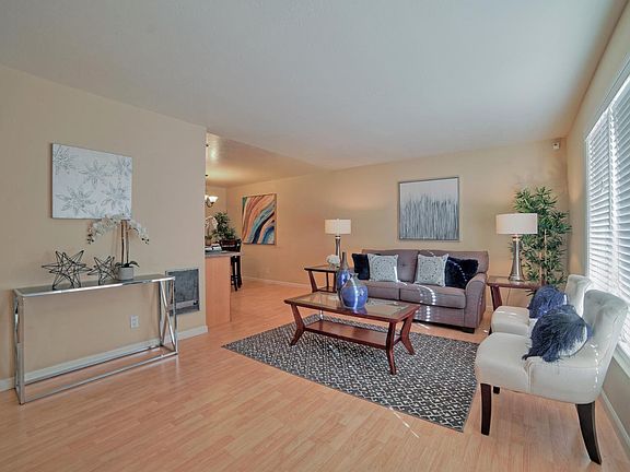 5th image of 320 Auburn Way APT 11