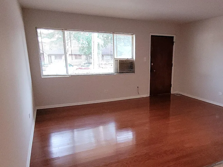 2900 N River Rd #3 — Photo 4
