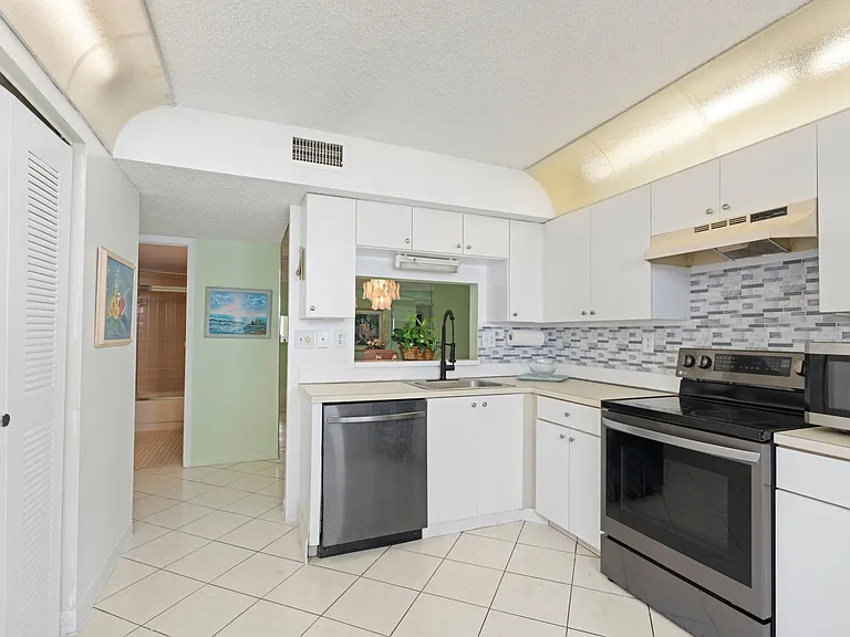 15450 Pembridge Ave #164 — Photo 8