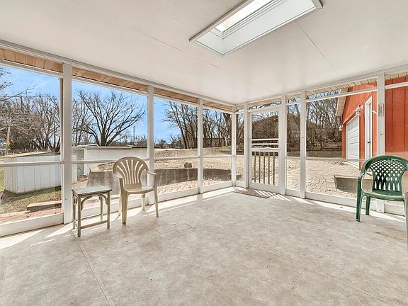 3rd image of 3016 Lakeview St