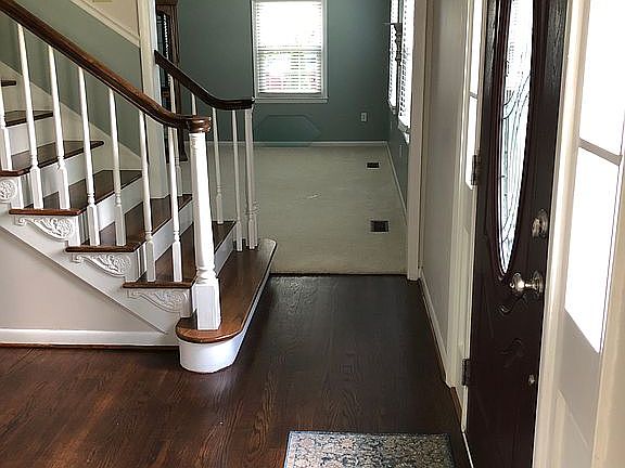 3rd image of 19530 Oakwood Dr