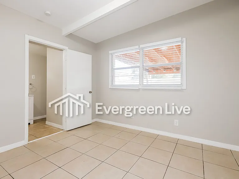 7006 Robindale Rd — Photo 11