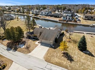 535 E Vine Ct, Sturgeon Bay, WI 54235
