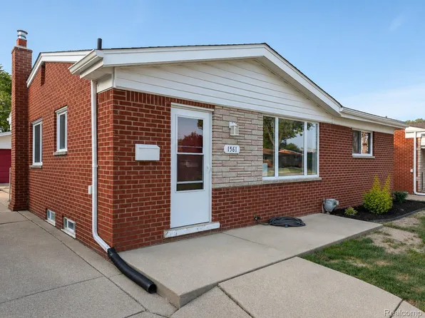 1561 Nottingham Dr, Madison Heights, MI 48071