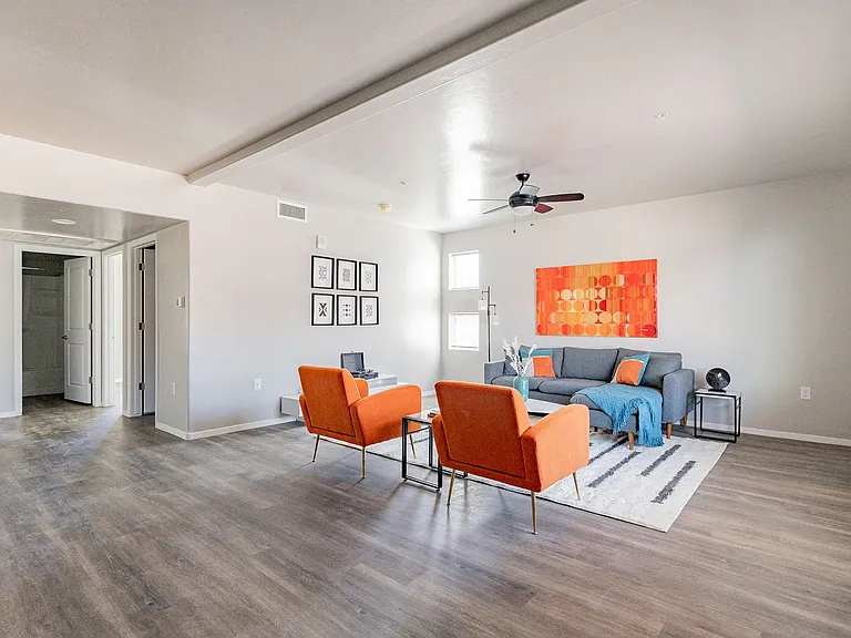 Bellevue Apartments — Photo 7