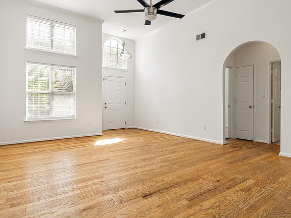 3rd image of 221 Lenox Ln