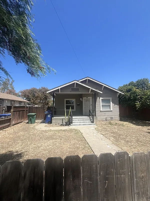 2 bed, 1.0 bath, 944 sqft, $1,700 — Photo 1