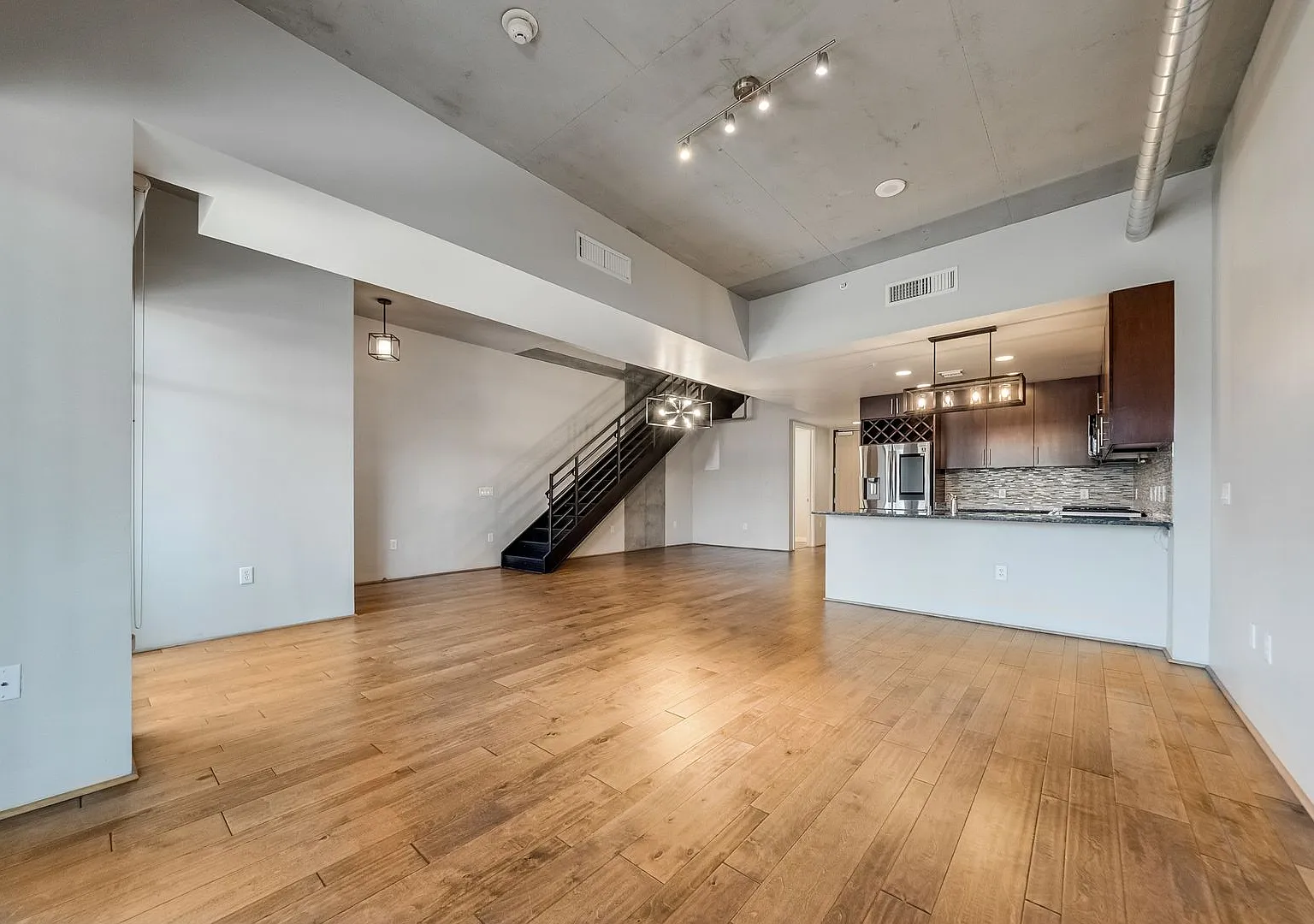 Sophisticated urban living in this stylish 2bd/2.5ba residence at Juhl — Photo 3