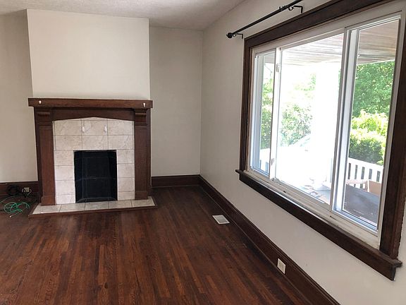 4th image of 2080 Chesterland Ave