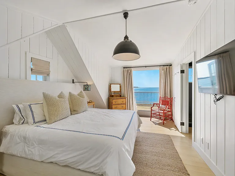41 E Beach Dr — Photo 15