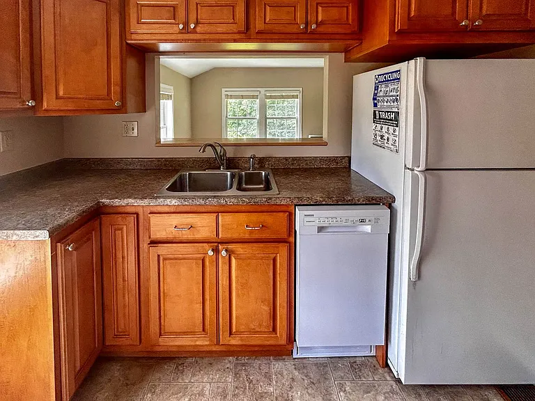 6738 Williston Rd — Photo 2