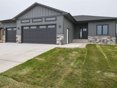 824 Almond Ave, Harrisburg, SD, 57032