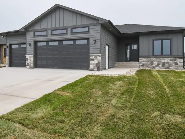824 Almond Ave, Harrisburg, SD 57032