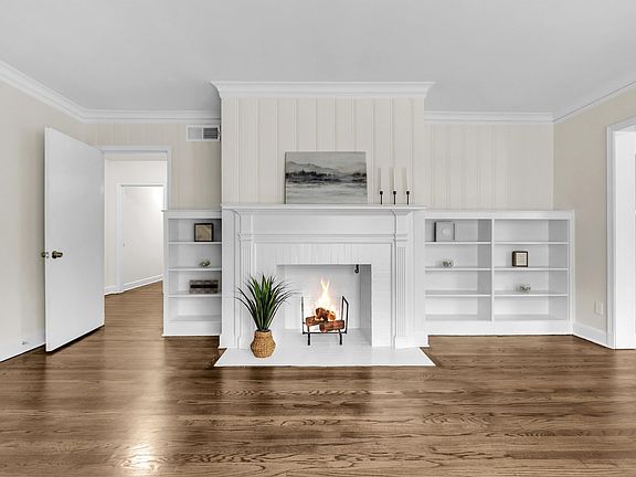 4th image of 3189 Highland Park Pl