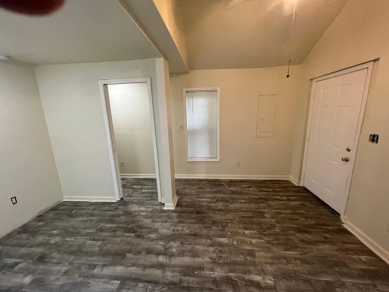 1328 Camden Ave — Photo 10