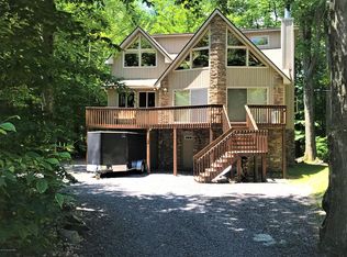 226 Fawn Rd, Pocono Lake, PA 18347