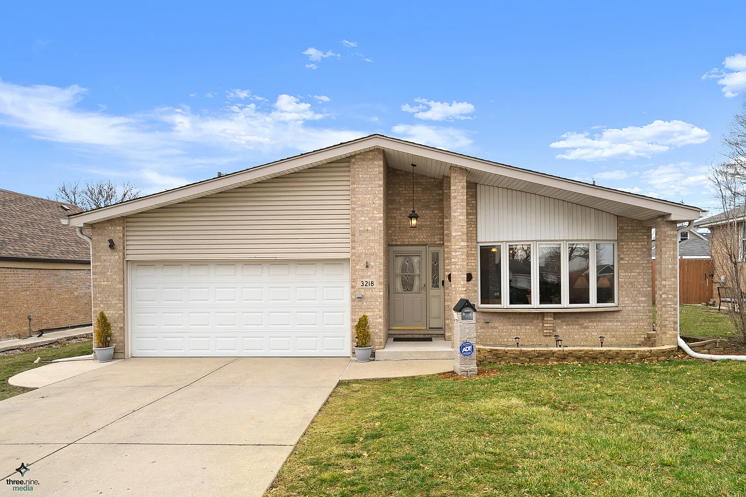 3218 George St photo 1