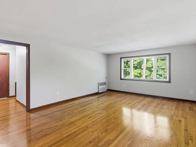 26 Forestdale/Random Housing — Photo 2