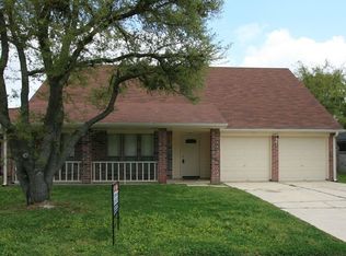 16811 Man O War Ln, Friendswood, TX 77546