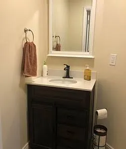 Upstairs 1/2 bathroom