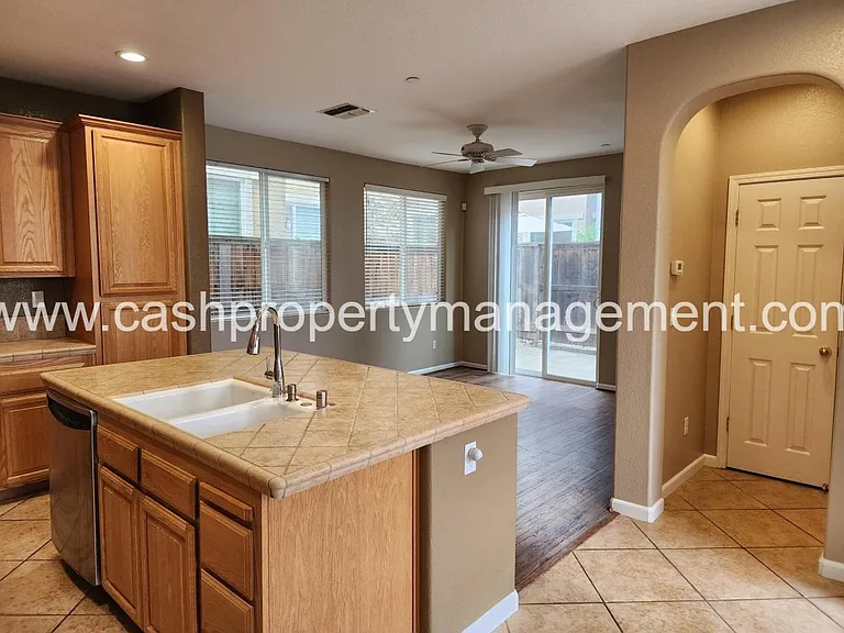 548 Navigator Dr — Photo 3