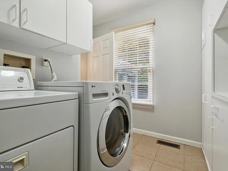 1607 Barbara Dr — Photo 12