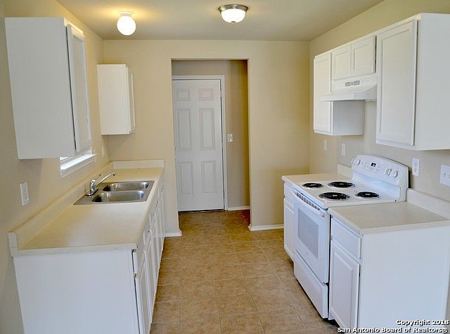 2nd image of 3030 Ivy Ridge Ln