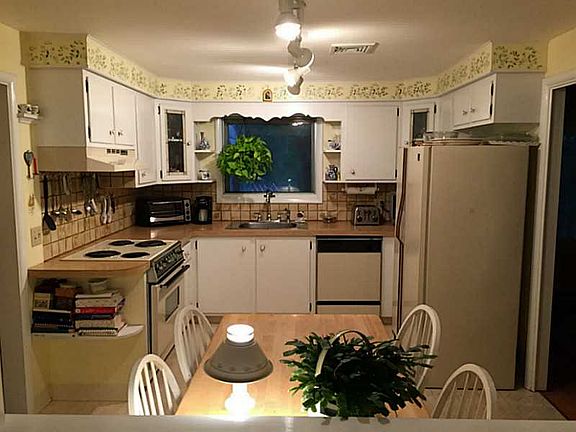 5th image of 35 Roger Williams Dr