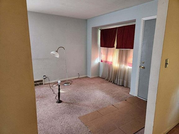 2nd image of 1132 S Bassett St