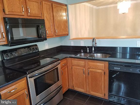 2nd image of 9377 Scarlet Oak Dr