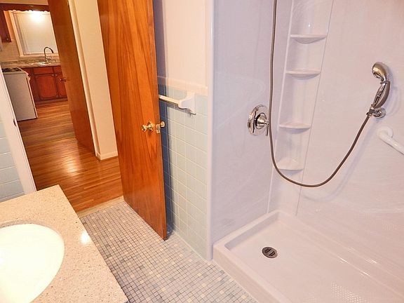 5th image of 132 Independence St