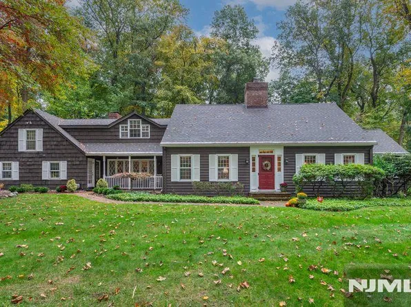 16 Plymouth Drive, Upper Saddle River, NJ 07458