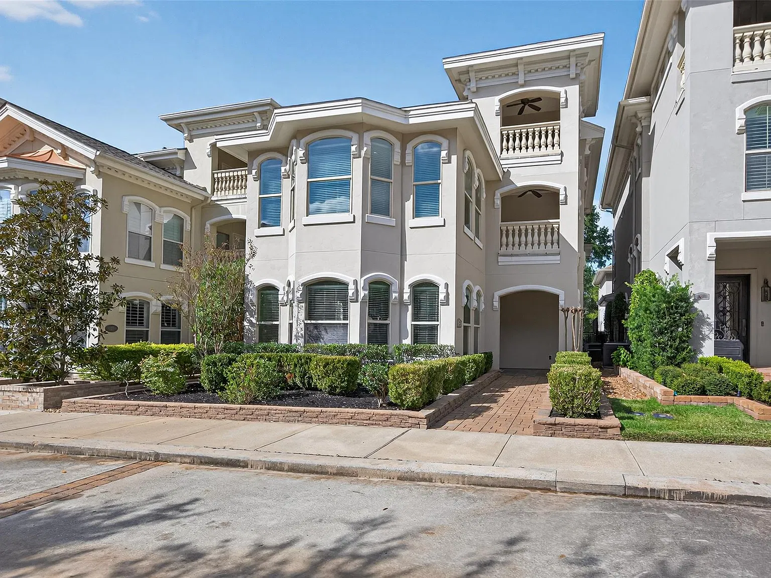 3 bed, 3.5 bath, 3496 sqft, $7,500 — Photo 3