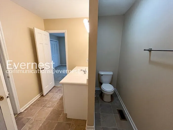 2406 Lyndon Ave #4 — Photo 9