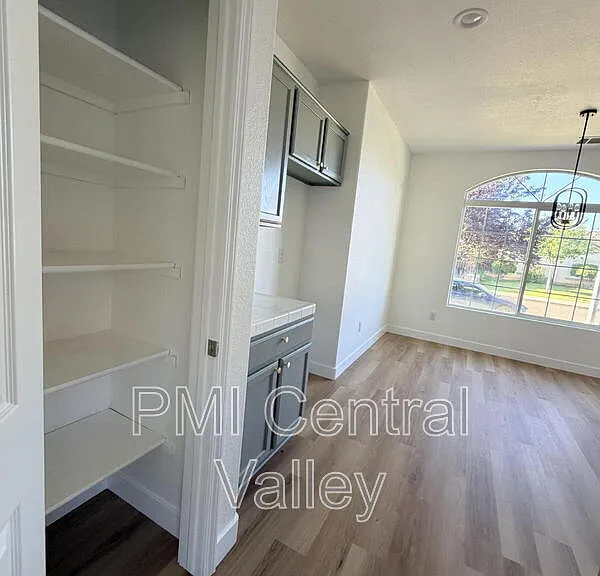 2210 Birchwood Ct — Photo 8