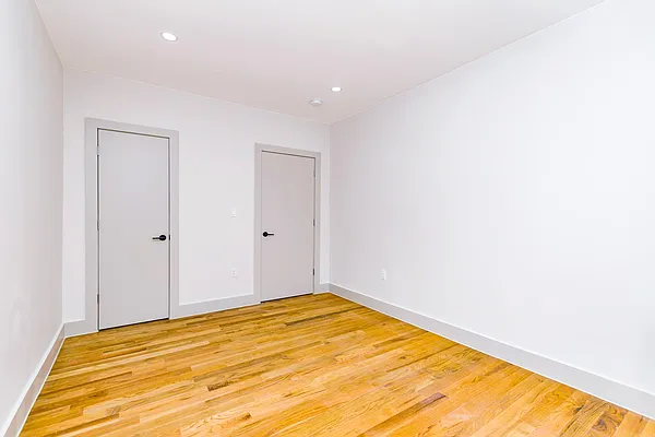 Rented by Nooklyn NYC LLC | media 12