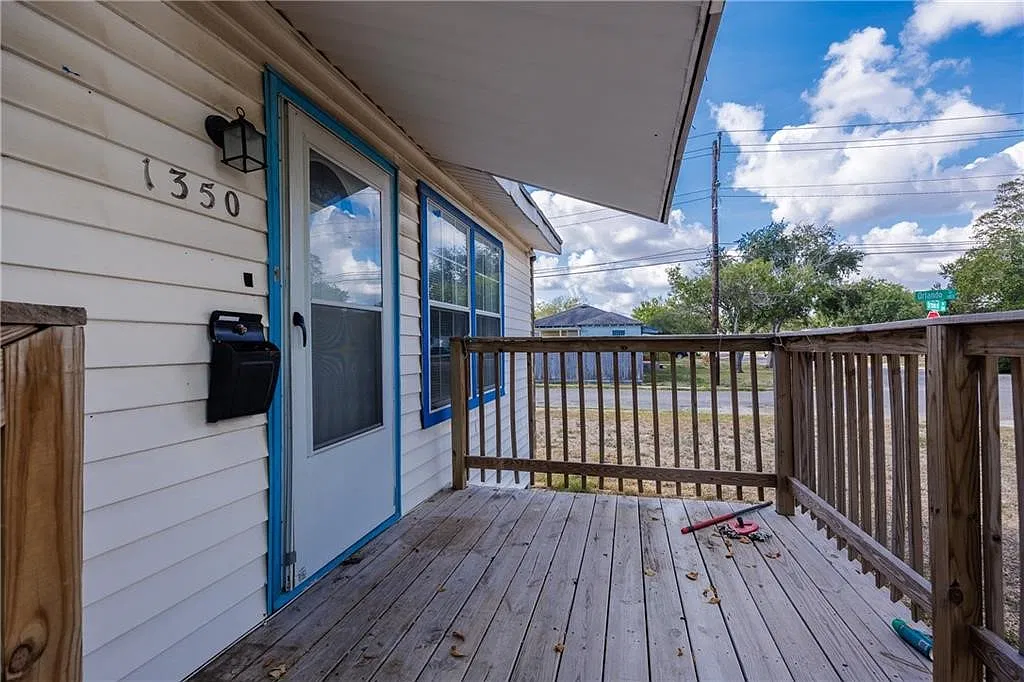 3 bed, 2.0 bath, 1389 sqft, $1,350 — Photo 3