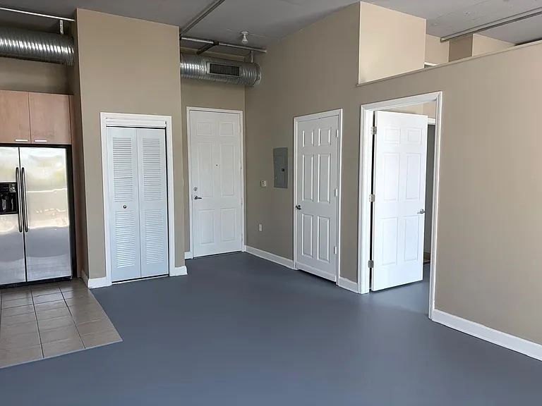 2100 Van Buren St #322 — Photo 9